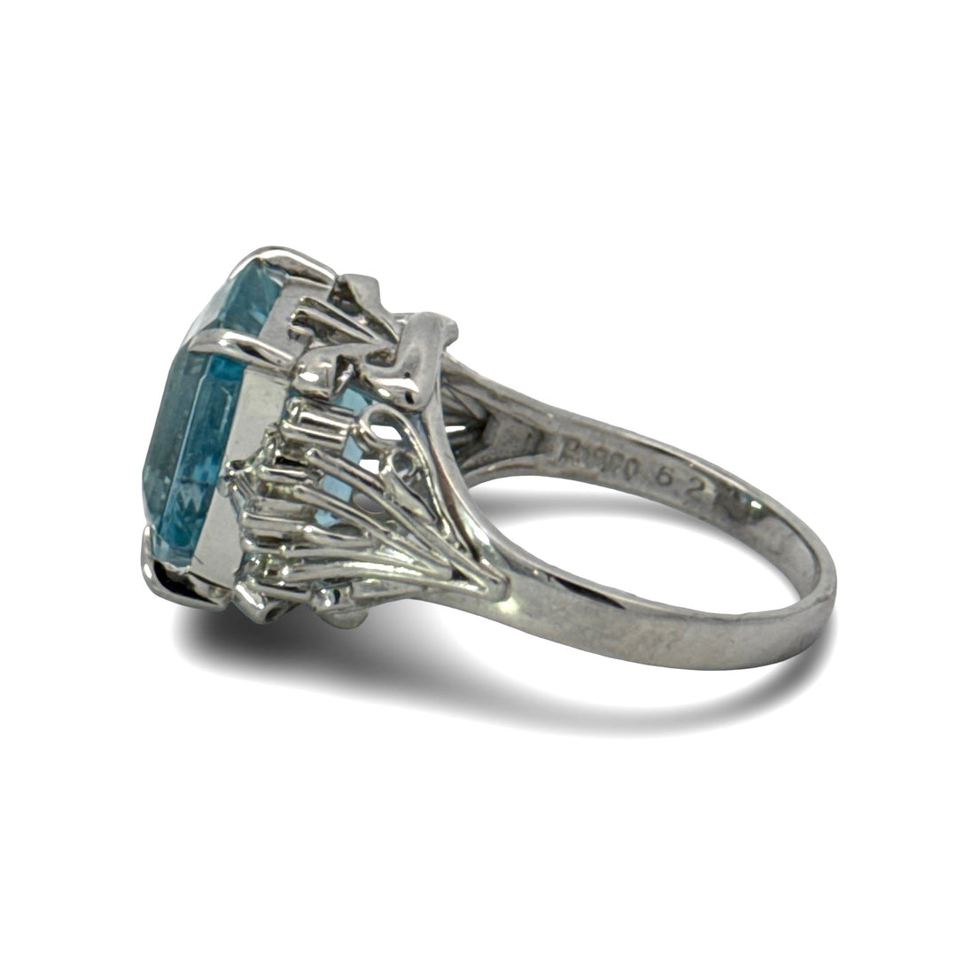 1970's Modern Aquamarine and Diamond Platinum Ring