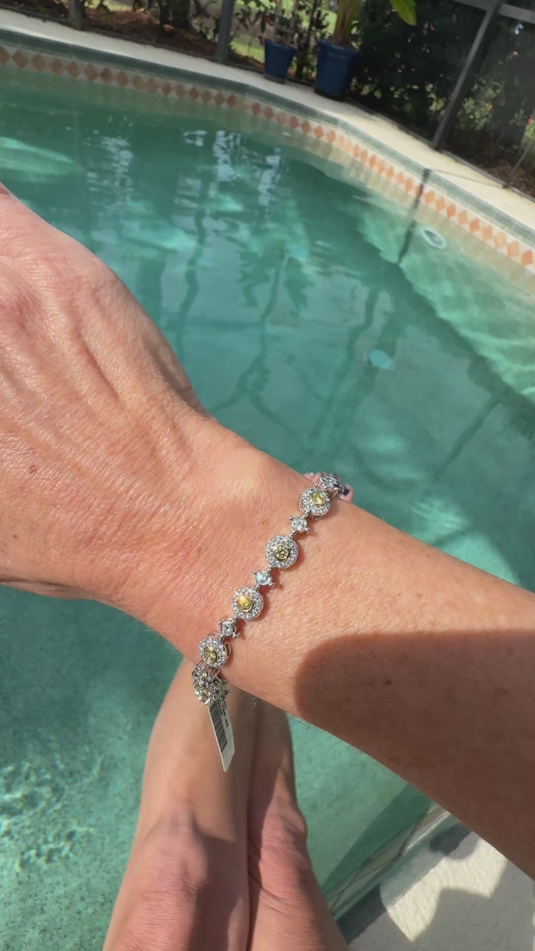 Designer AV 3.09cttw Natural Fancy Yellow and White Diamond Bracelet