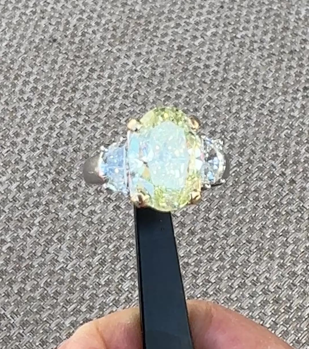 Natural Fancy Green Yellow 4.63ct Oval Center Diamond Platinum & 18K YRingellow Gold