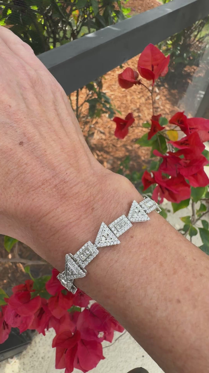 Designer AV 4.62cttw Diamond 14Kt White Gold Bracelet